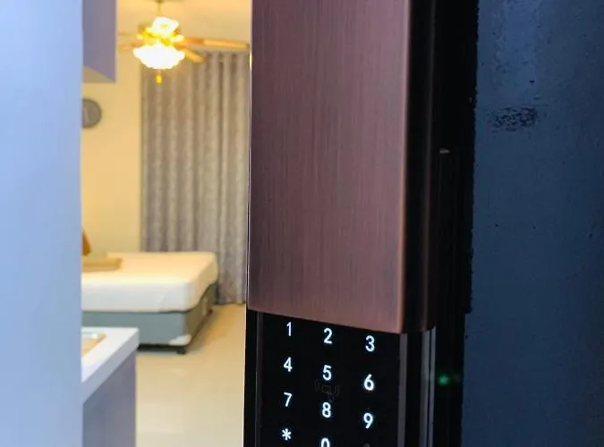 Quayside Near Airport Aparthotel 4*